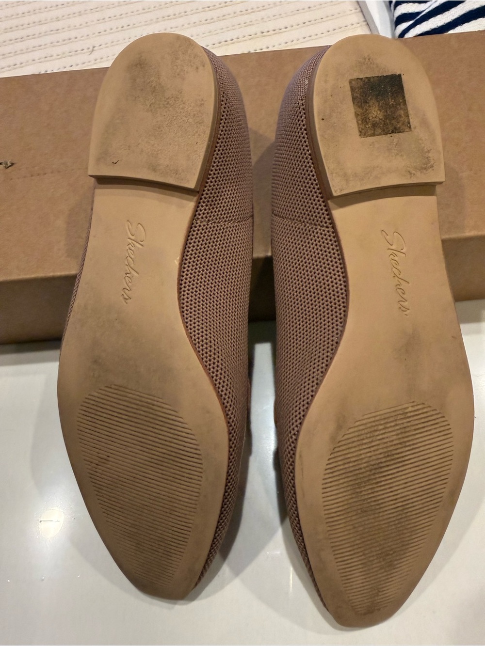 Women’s Skechers Slip-On Knit Loafers with Metallic Chain in Mauve-Size 9 - Picture 6 of 9